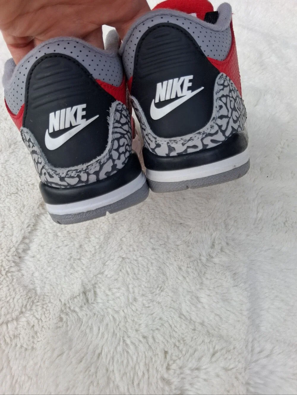 Kids Nike Jordans Red Basketball Sneakers Size 1Y